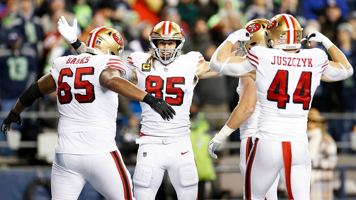 49ers celebrate touchdown