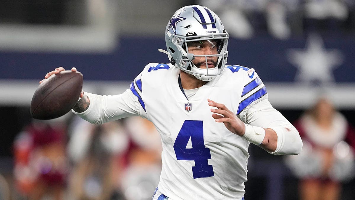 Prescott, Cowboys survive Eagles, backup QB Minshew, 40-34 - The San Diego  Union-Tribune