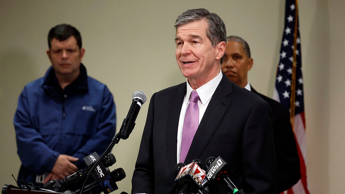 Gov. Cooper provides update on outages 