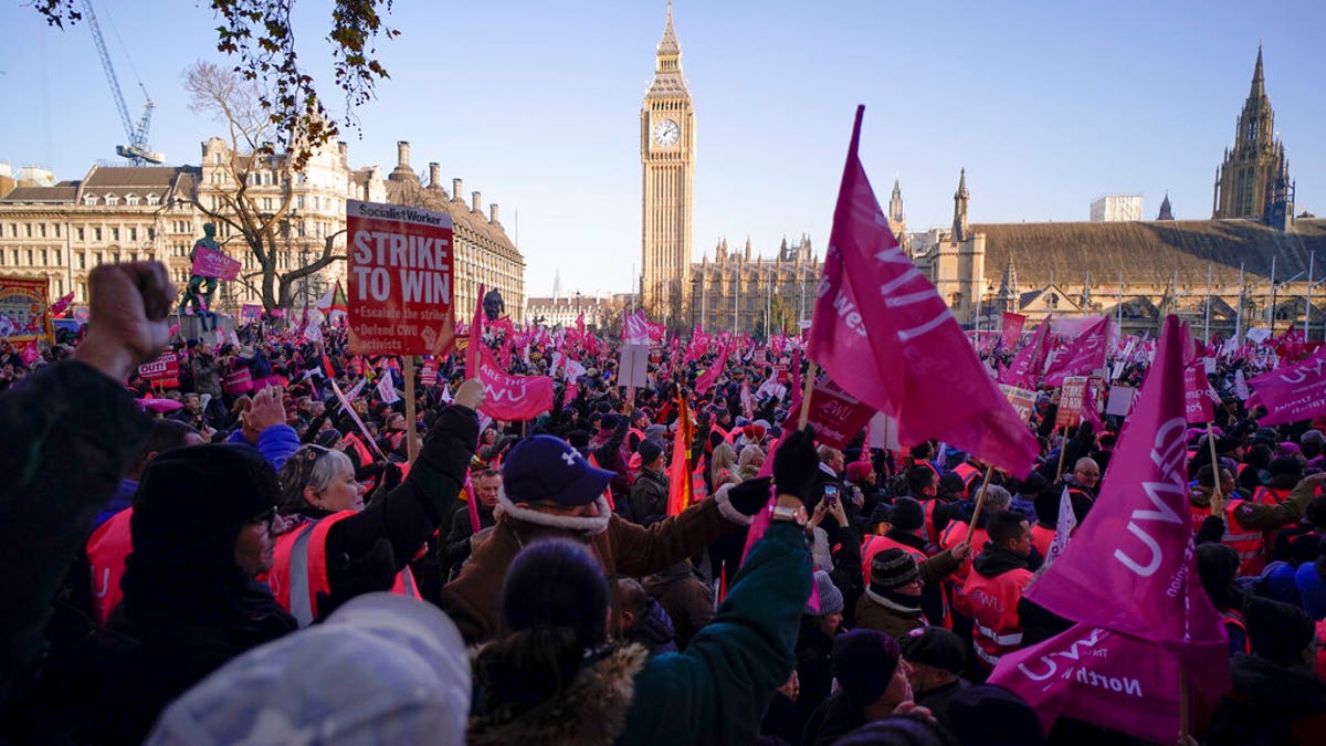 UK strike christmas parliament