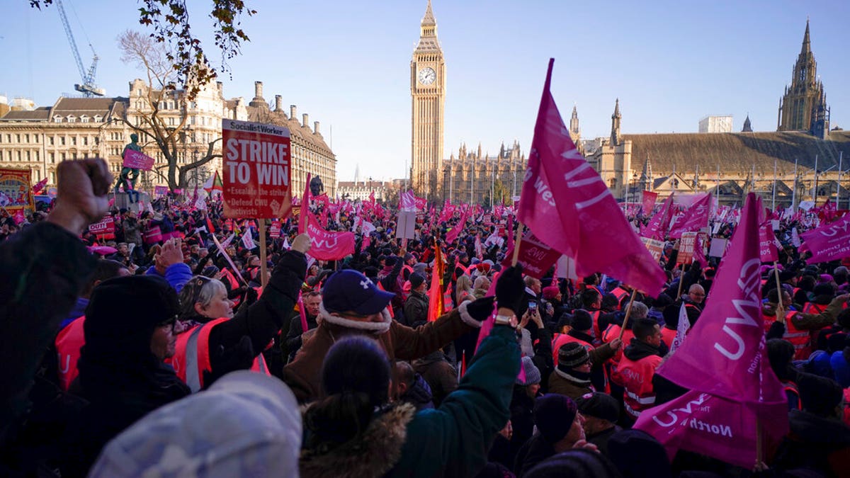 UK strike christmas parliament