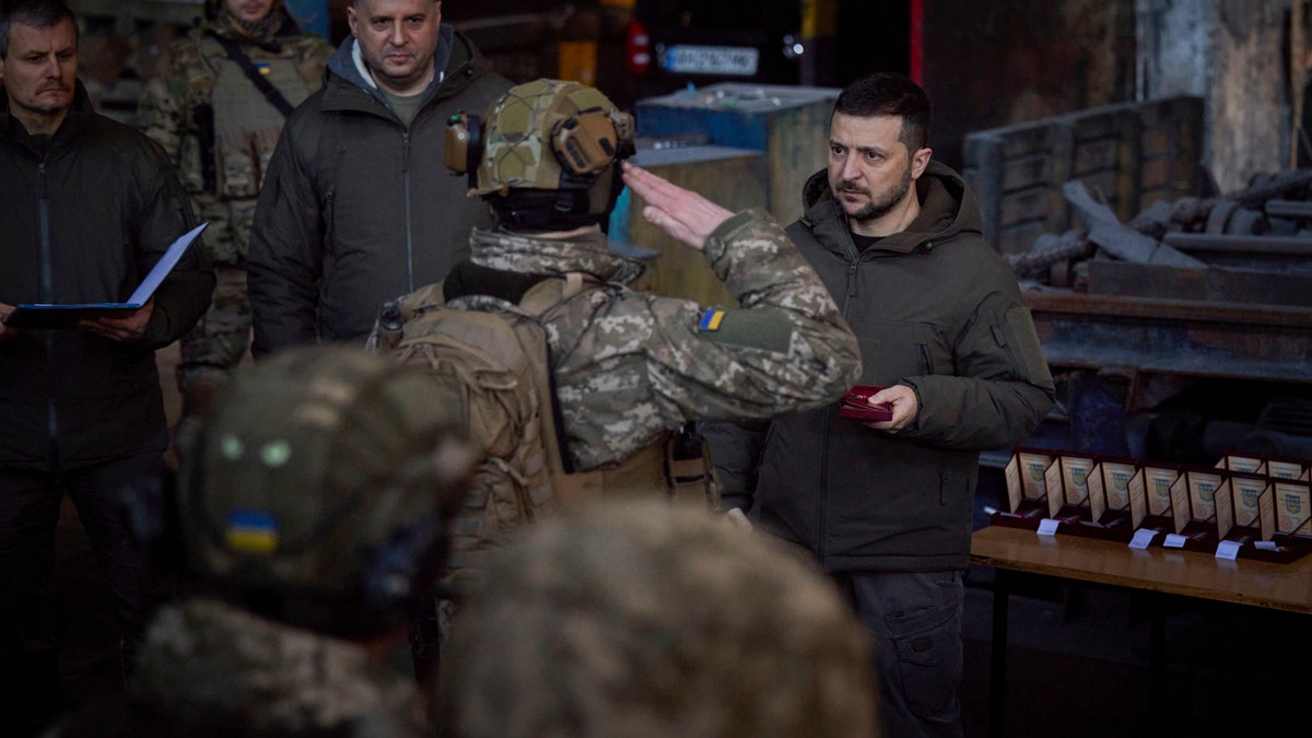 Zelenskyy visits with Ukrainian troops on frontlines in Bakhmut