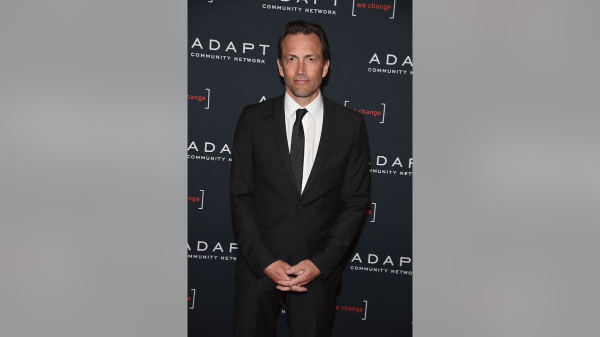 Andrew Shue on the red carpet