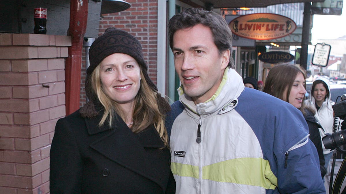 Andrew Shue and his sister