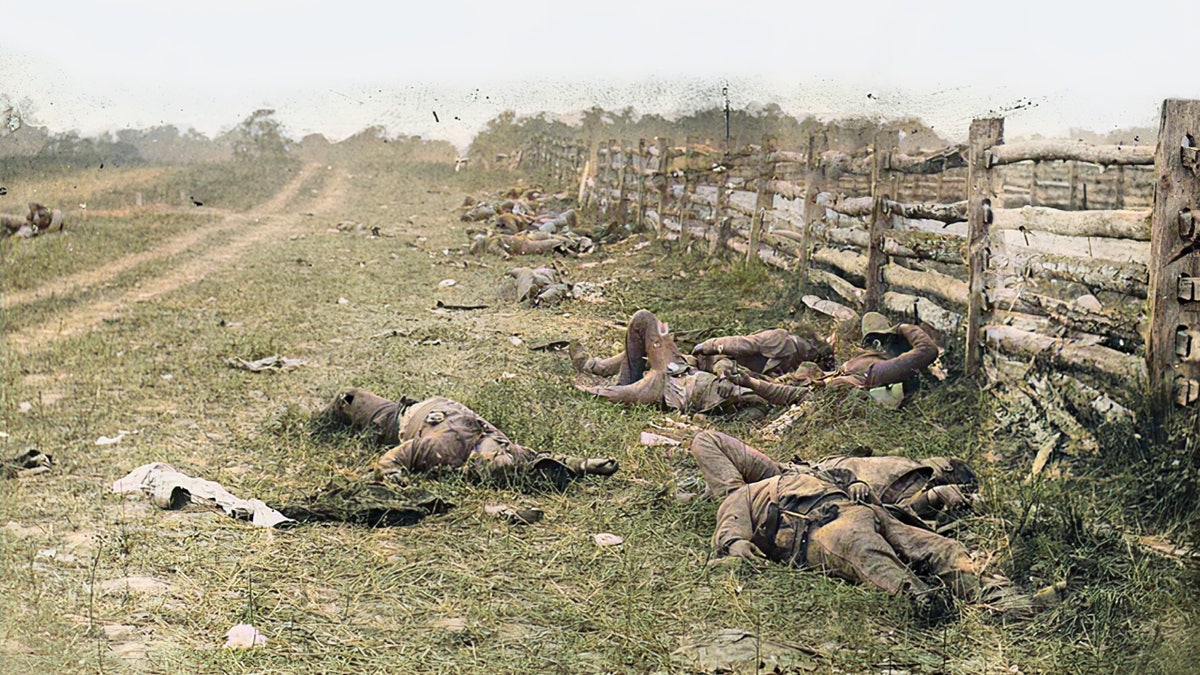 Slain Confederate soldiers on Antietam battlefield