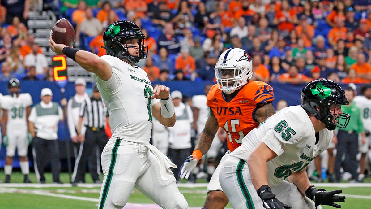Austin Aune of North Texas throws a pass