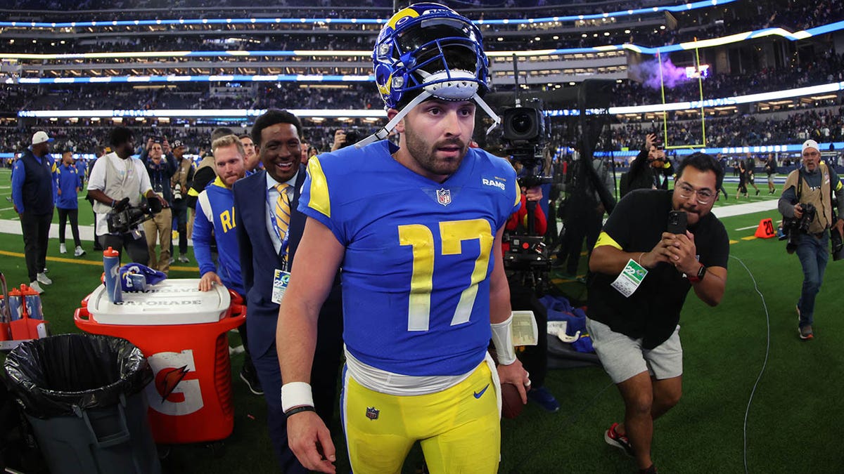 Baker Mayfield walks off the field