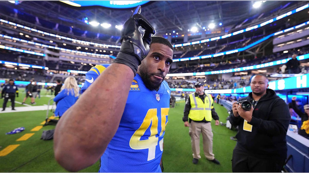 Bobby Wagner plays to the fans