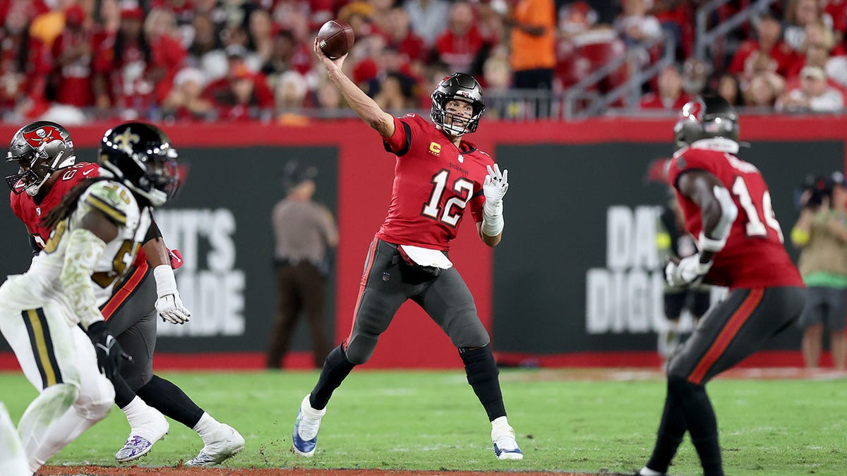 Tom Brady throws a pass