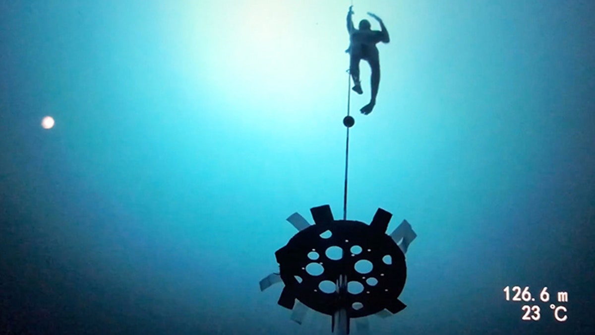 Free diver world record attempt