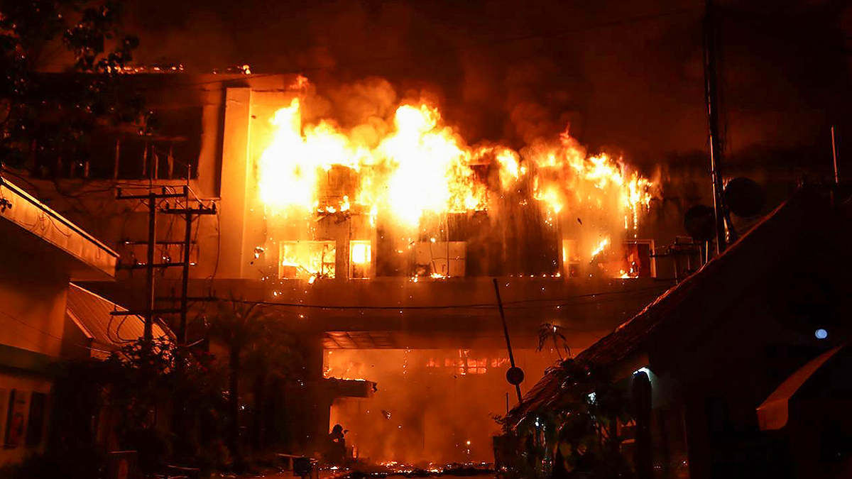 Fire burns through casino and hotel in Cambodia