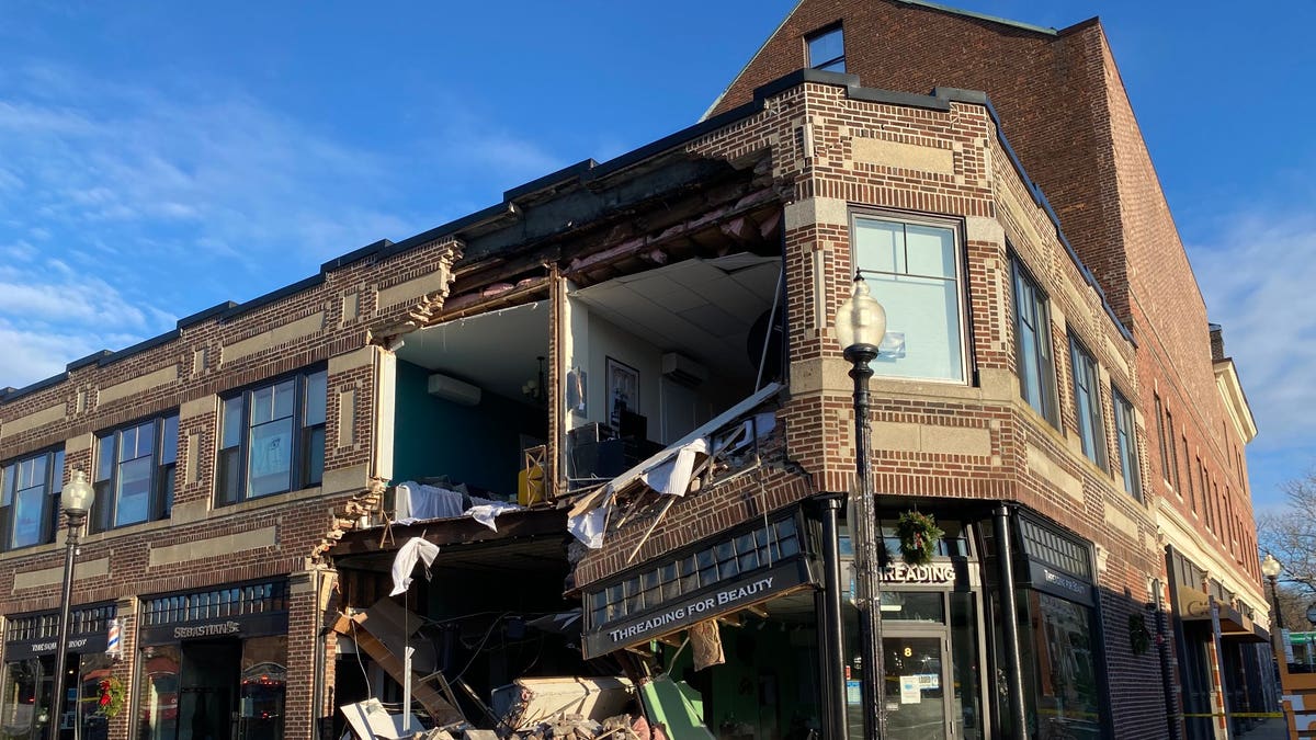 Car crashed into building in Boston