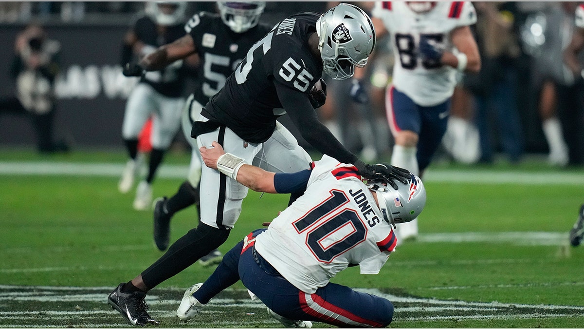 Chandler Jones stiff arms Mac Jones