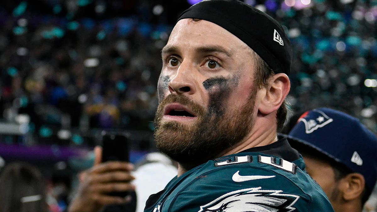 Chris Long relishing chance to help Eagles repeat as Super Bowl champs