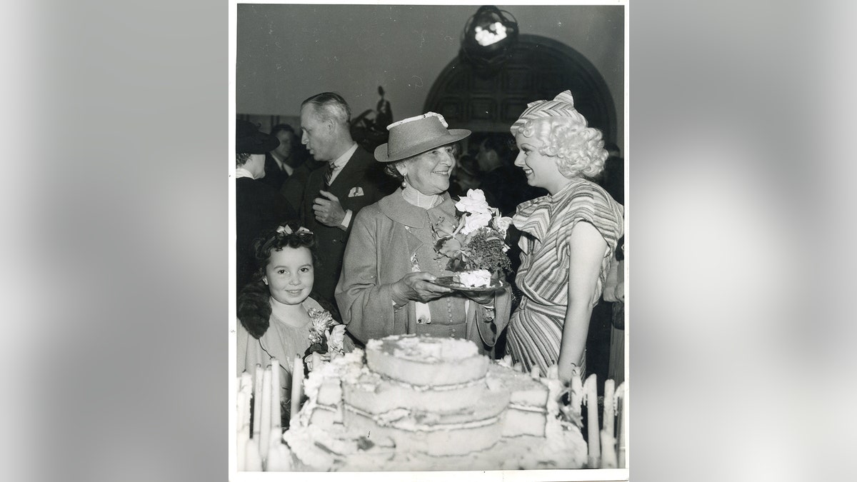 Cora Sue Collins with Jean Harlow