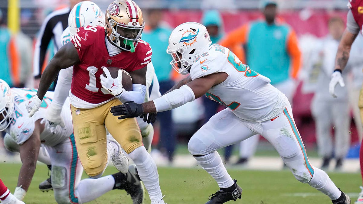 Deebo Samuel moves past defenders