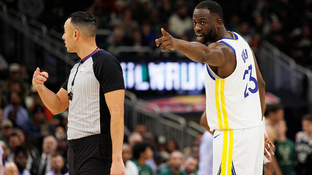 Draymond Green points to a fan