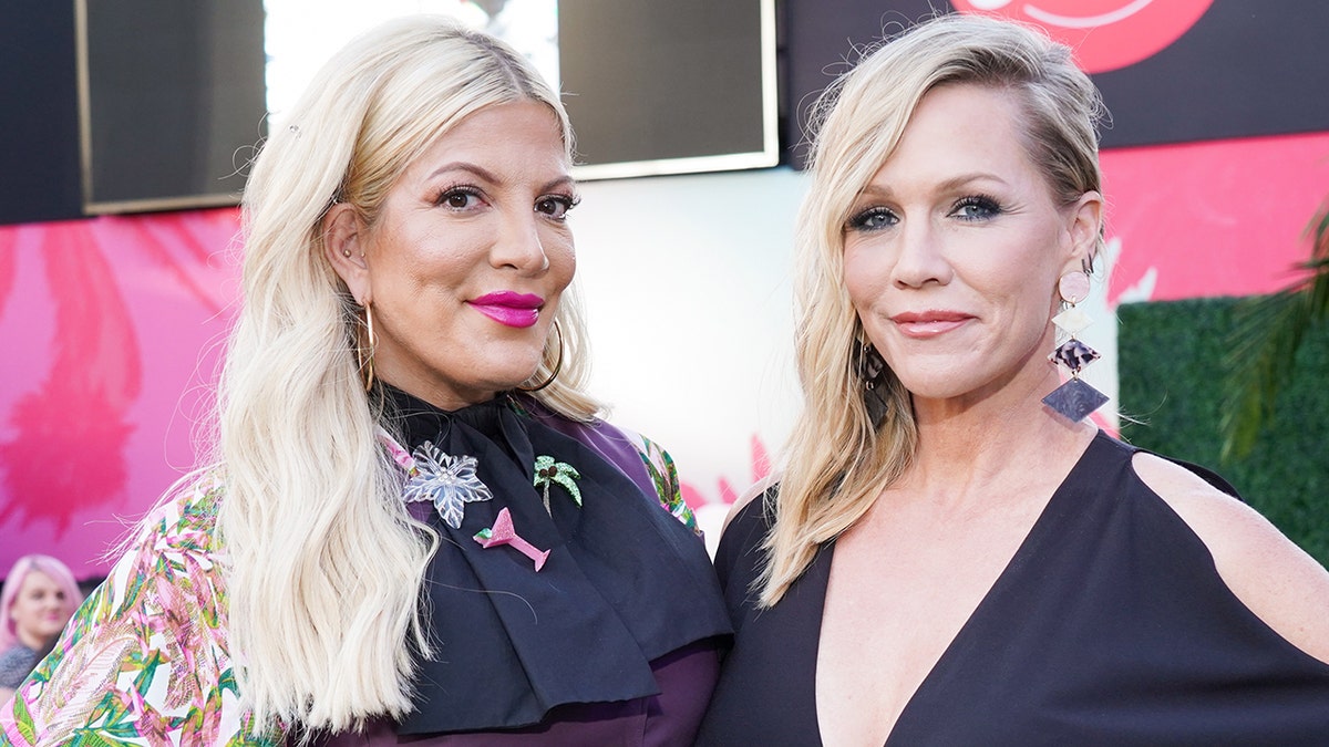 Jennie Garth and tori Spelling at 91210 exhibit