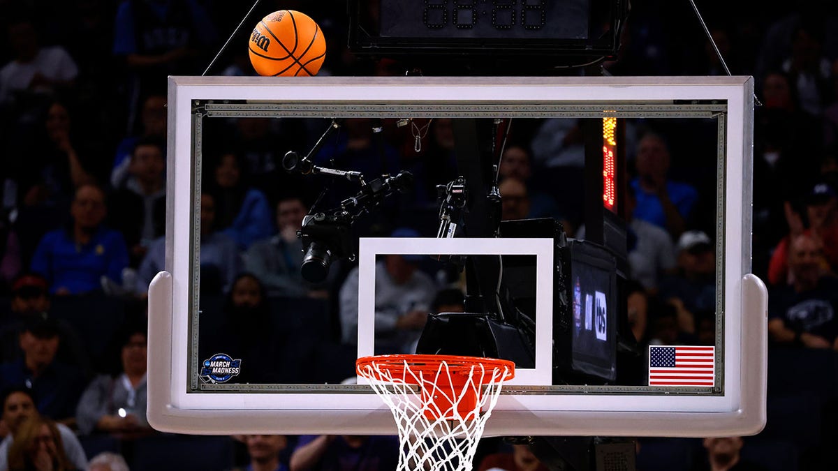 Picture of a basketball hoop