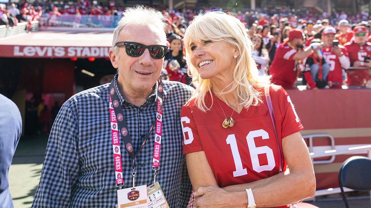 Joe Montana and his wife at a 49ers game