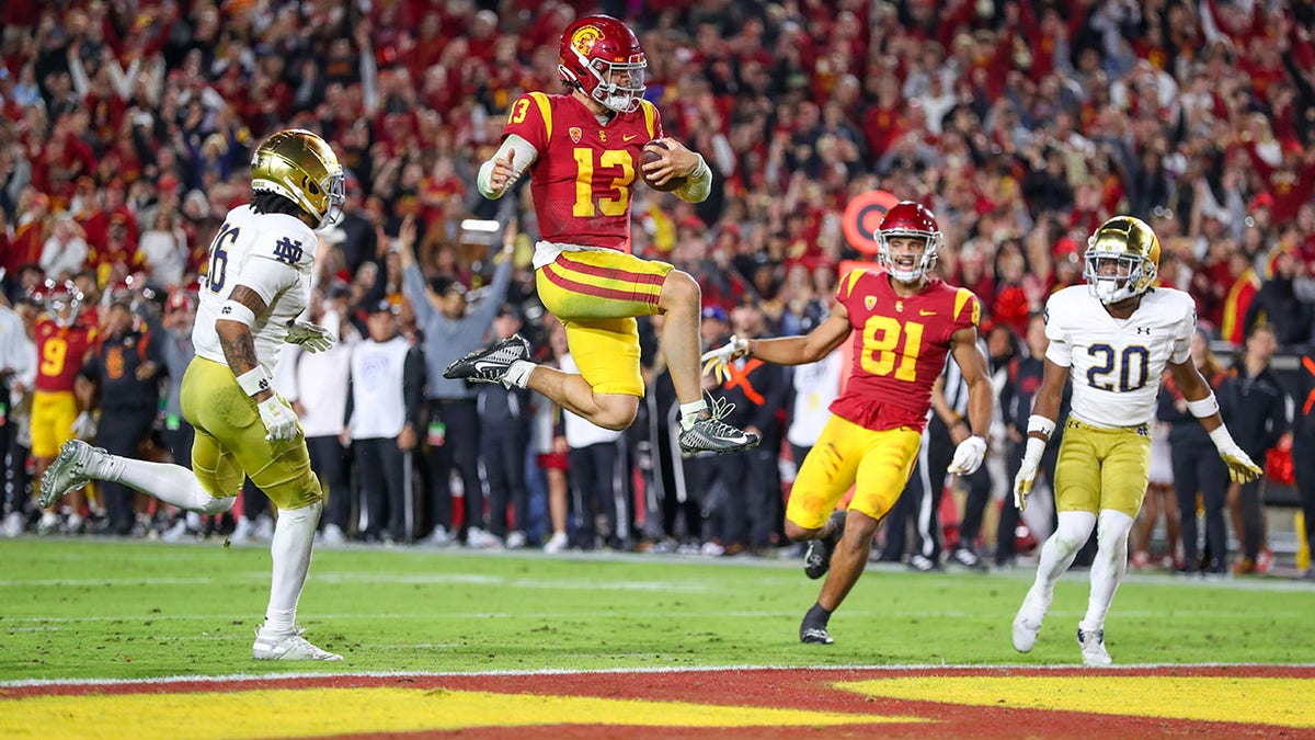 USC Trojans quarterback Caleb Williams scores against Notre Dame