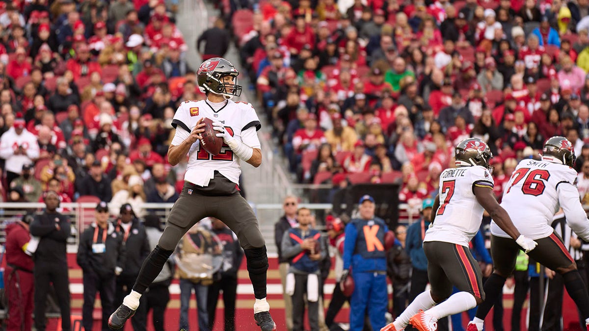 Tom Brady drops back in a game against the 49ers