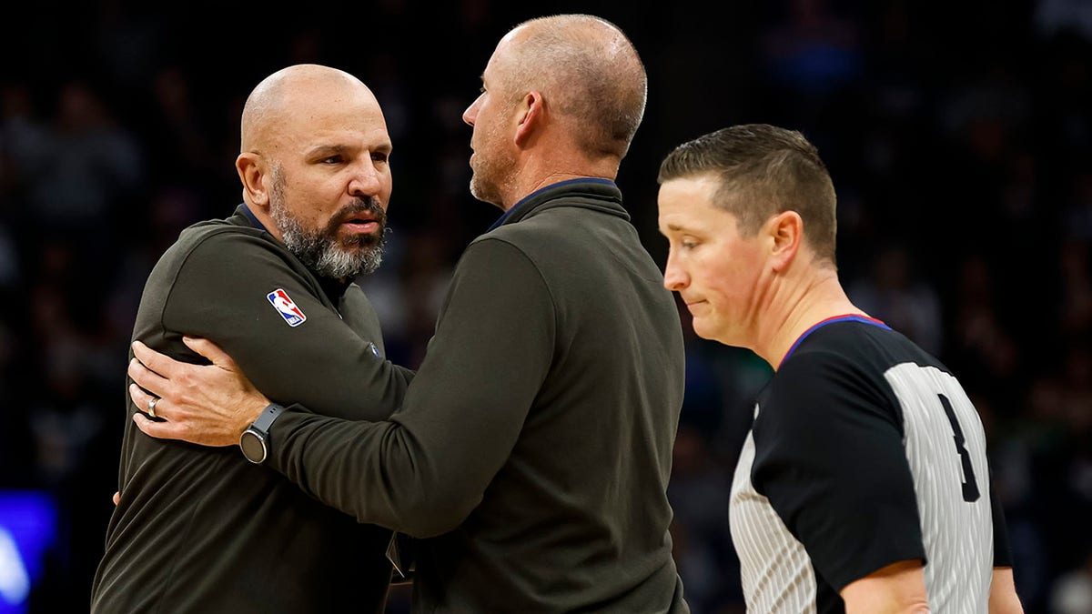 Jason Kidd argues with an official