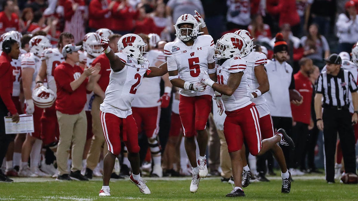 Wisconsin Badgers celebrate an interception vs OSU