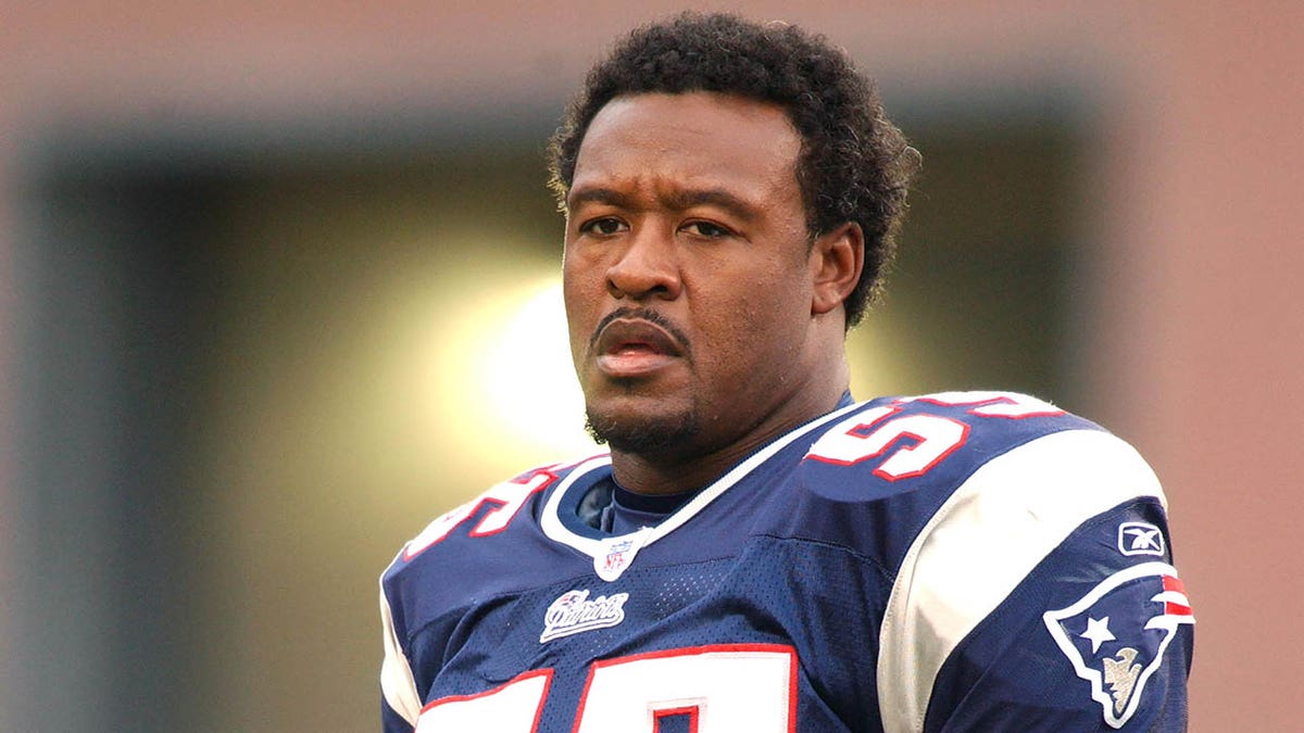 Willie McGinest during game