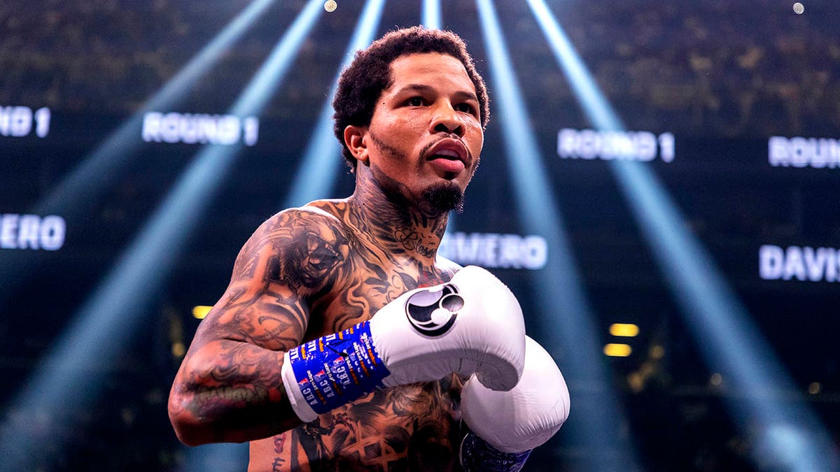 Gervonta Davis fights against Rolando Romero