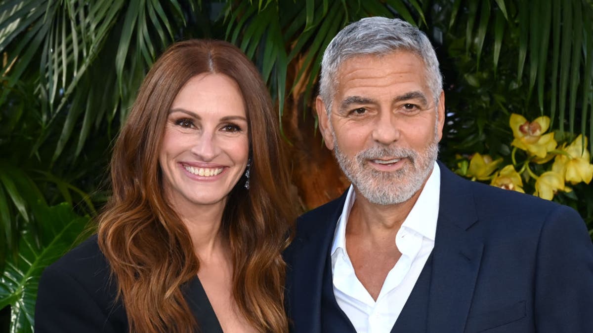 julia roberts george clooney smiling