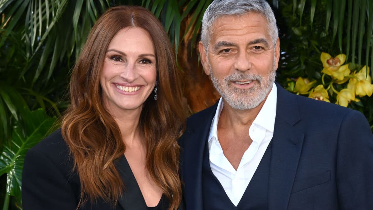 julia roberts george clooney smiling