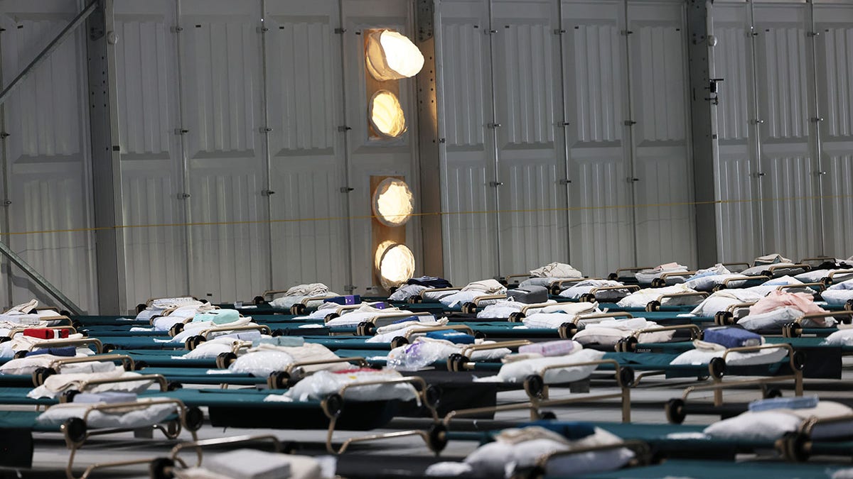 NYC migrant shelter beds