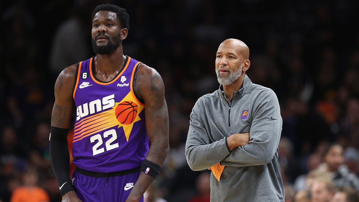 Monty Williams and Deandre Ayton during a game