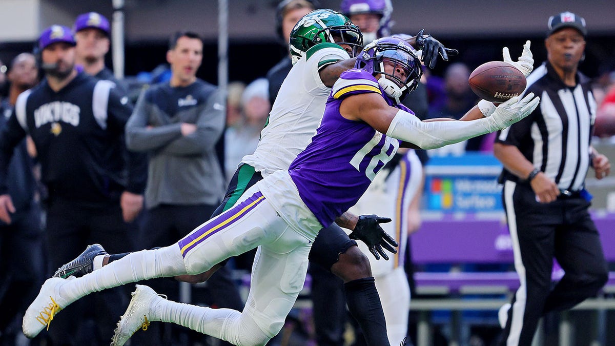 Justin Jefferson of the Minnesota Vikings catches a touchdown pass News  Photo - Getty Images