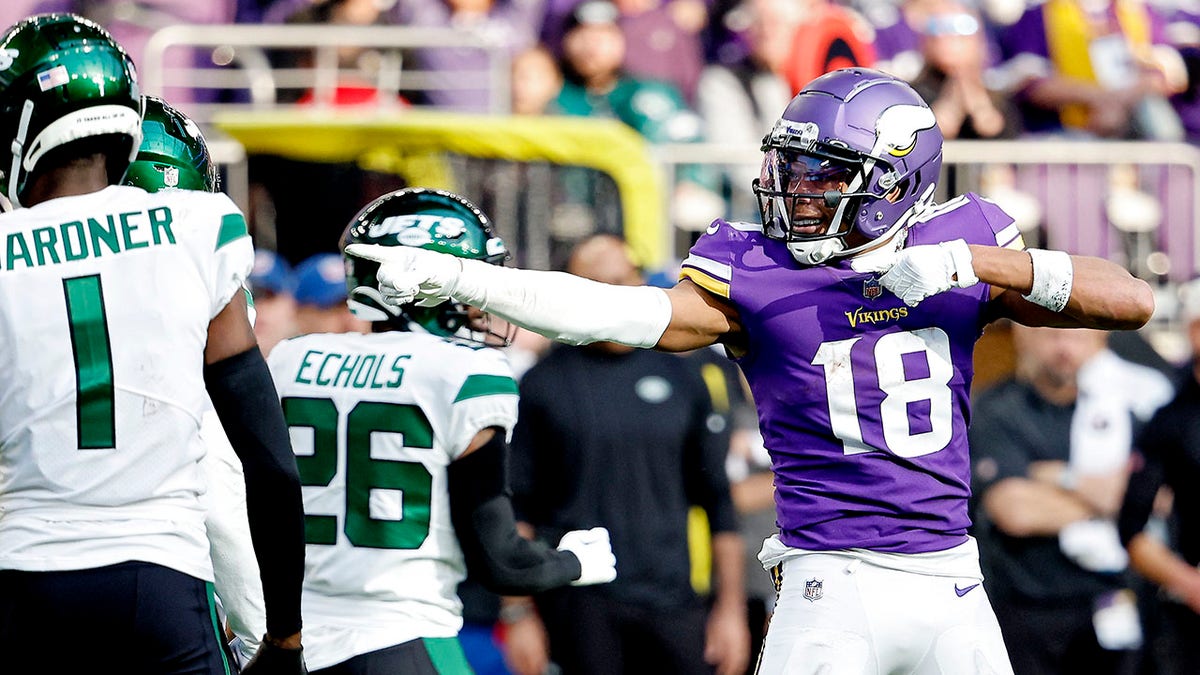 Justin Jefferson of the Minnesota Vikings catches a touchdown pass News  Photo - Getty Images