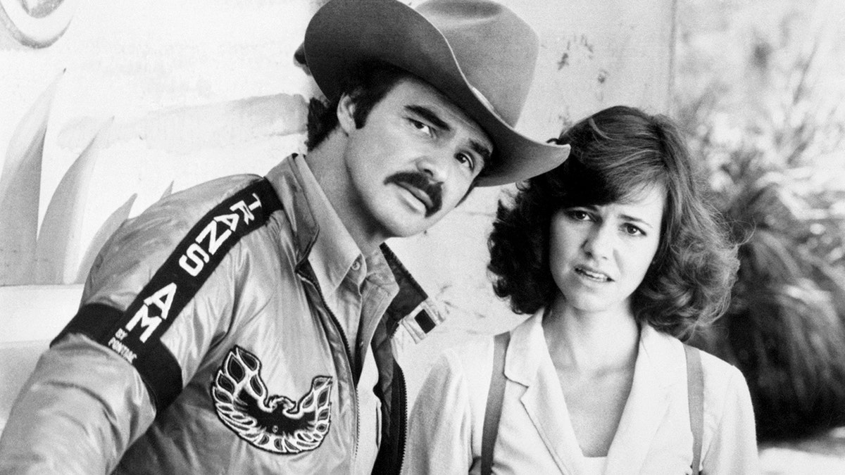 Burt Reynolds in a cowboy hat and Sally Field