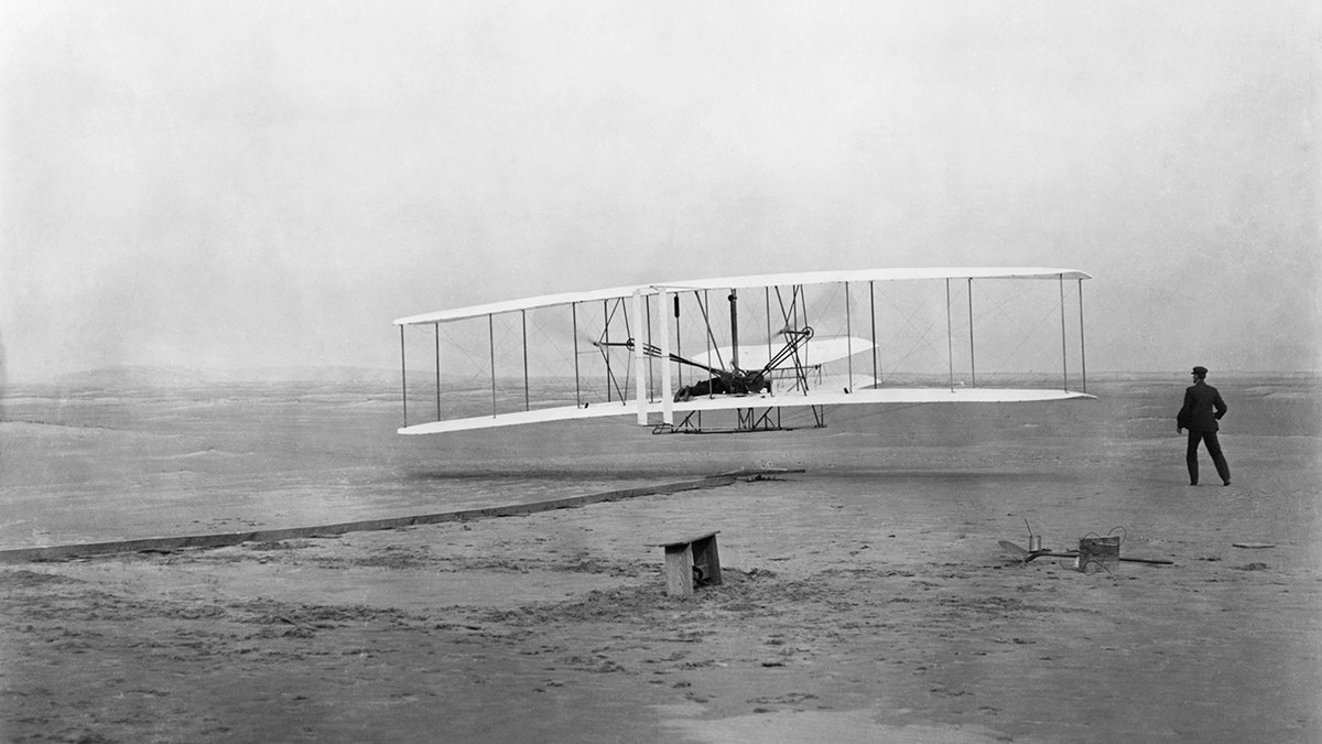 first flight wright brothers