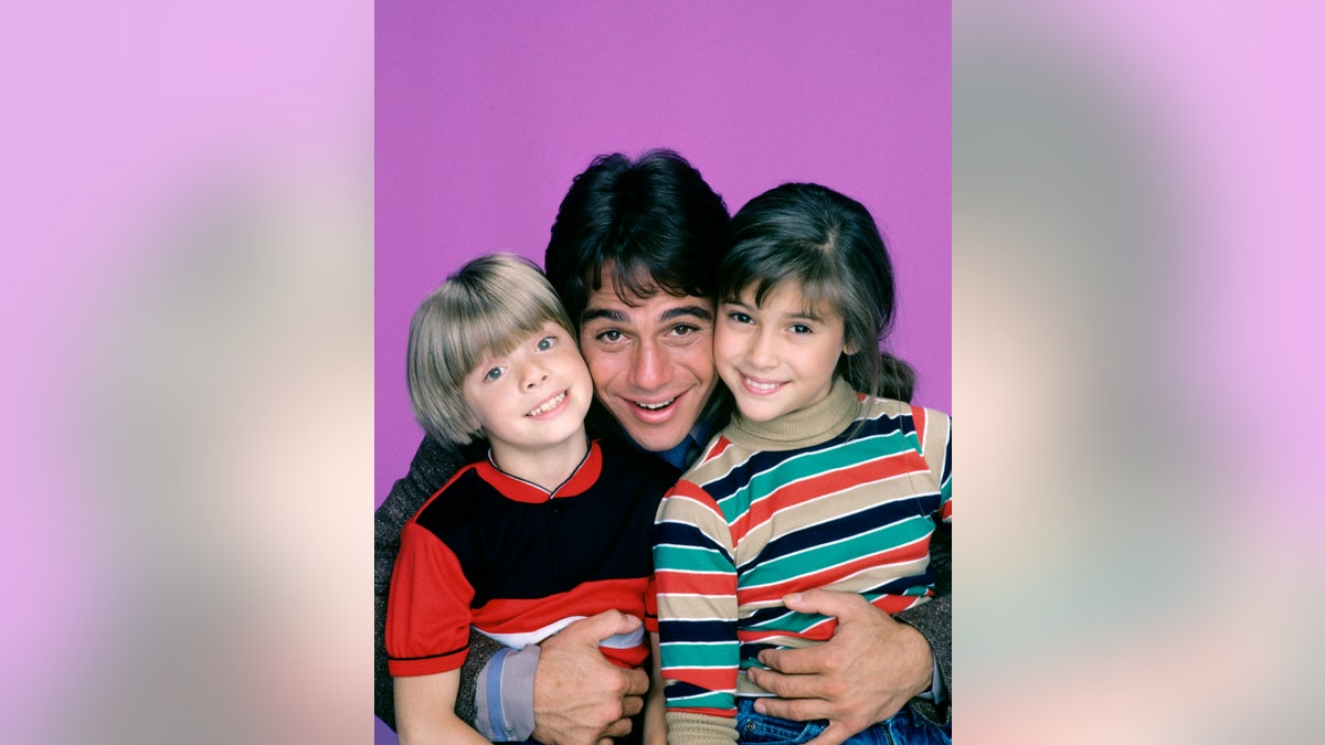 Tony Danza as Tony Micelli holds on to Danny Pintauro and Alyssa Milano