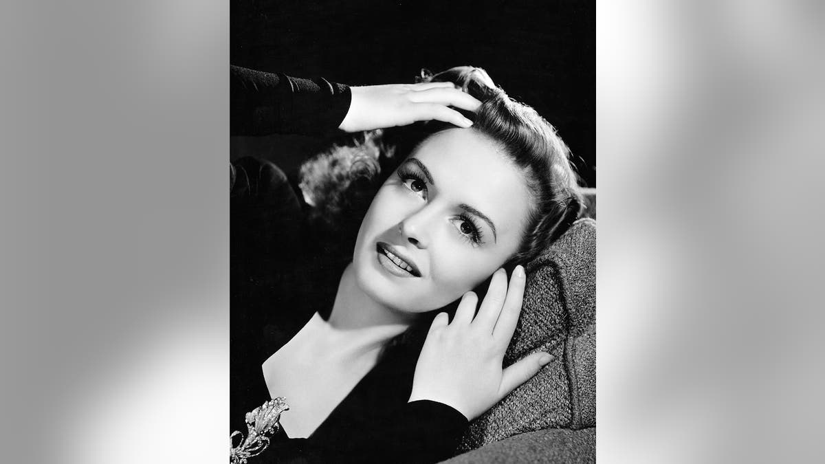 Donna Reed posing for a glamorous shot