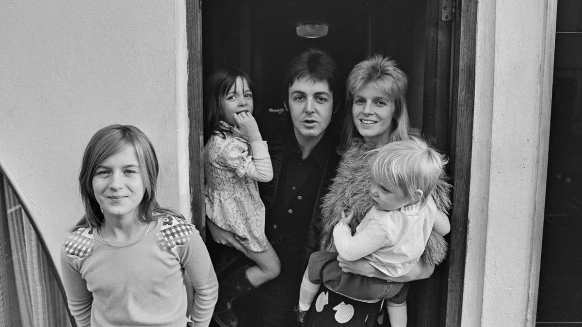 Paul McCartney & Daughters Stella & Mary At Doc Premiere: Photos