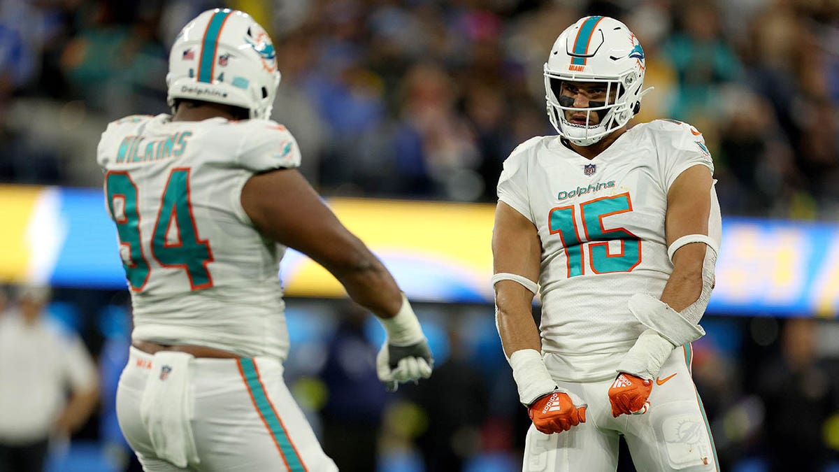 PBP] Dolphins HC Mike McDaniel says some Dolphins players went rogue on SNF  disregarding the scheme in an attempt to make plays. You don't do that in  11-on-11 football with any sort