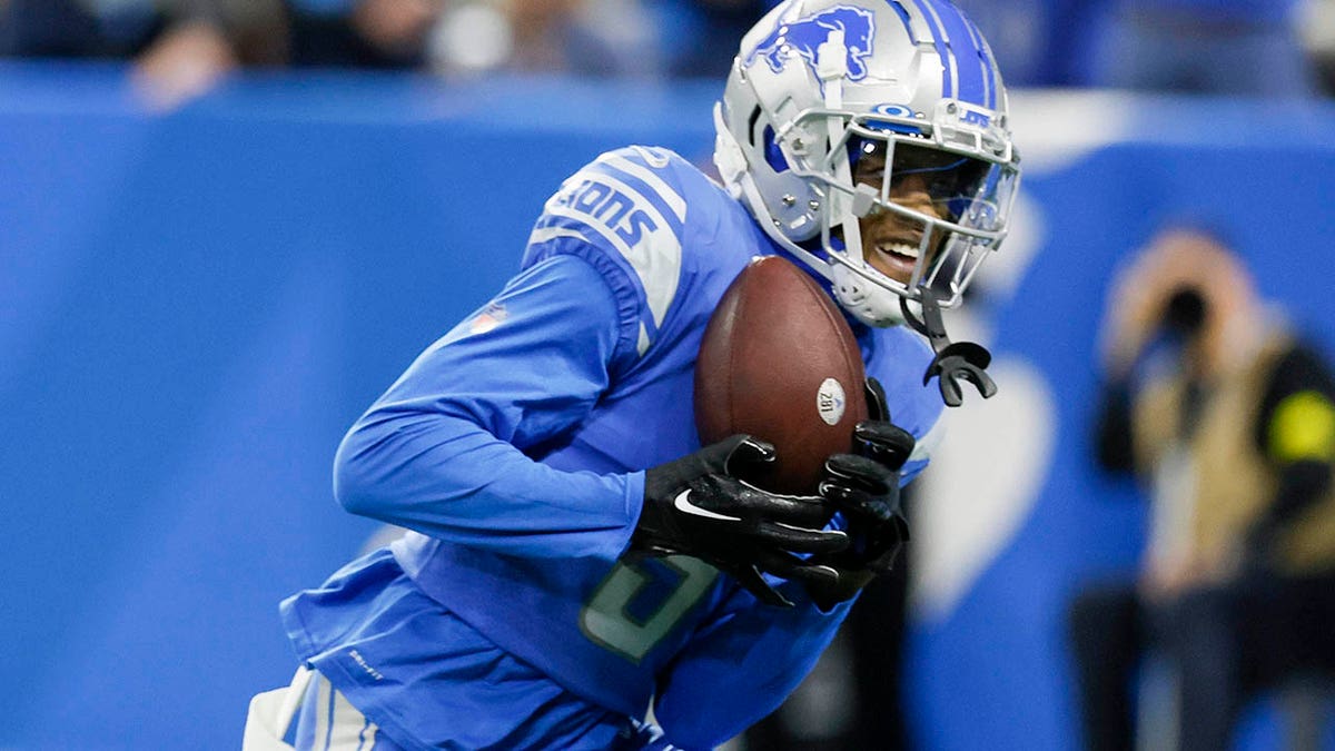 Detroit Lions' Jameson Williams catches a touchdown pass during the first  half of an NFL football game against the Minnesota Vikings Sunday, Dec. 11,  2022, in Detroit. (AP Photo/Duane Burleson Stock Photo 