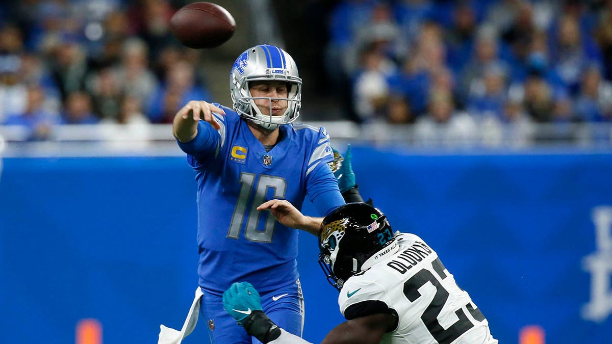 Jared Goff throws a pass