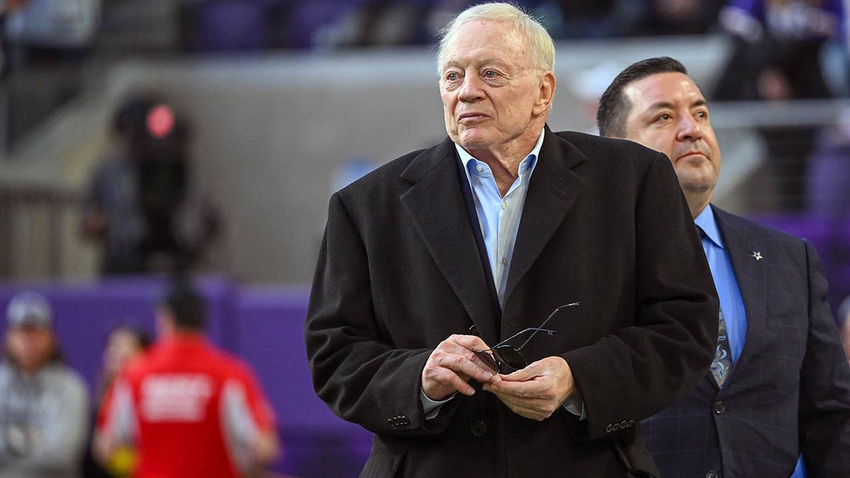 Jerry Jones in Minneapolis