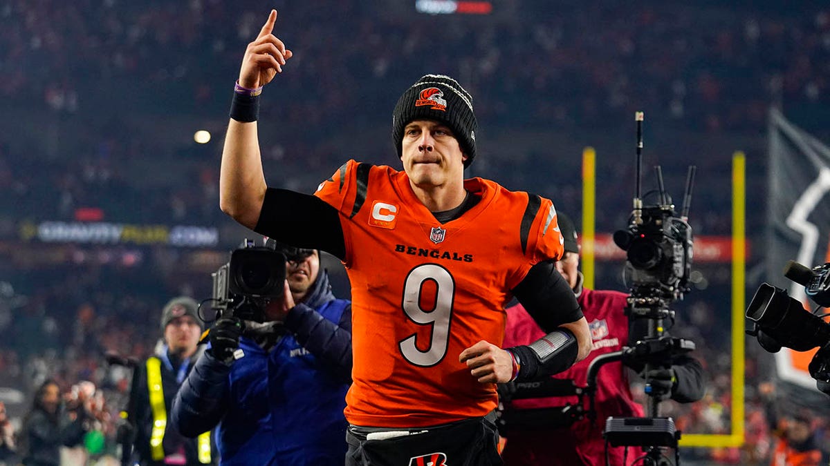 Bengals QB Joe Burrow rewards his offensive line with epic Christmas gifts