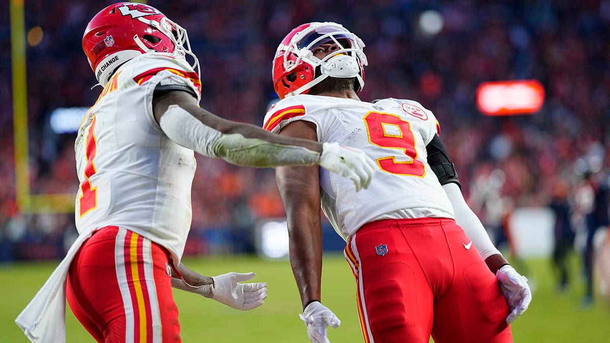 JuJu Smith-Schuster celebrates