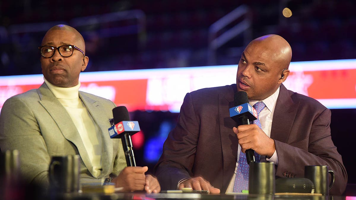 Kenny Smith and Charles Barkley