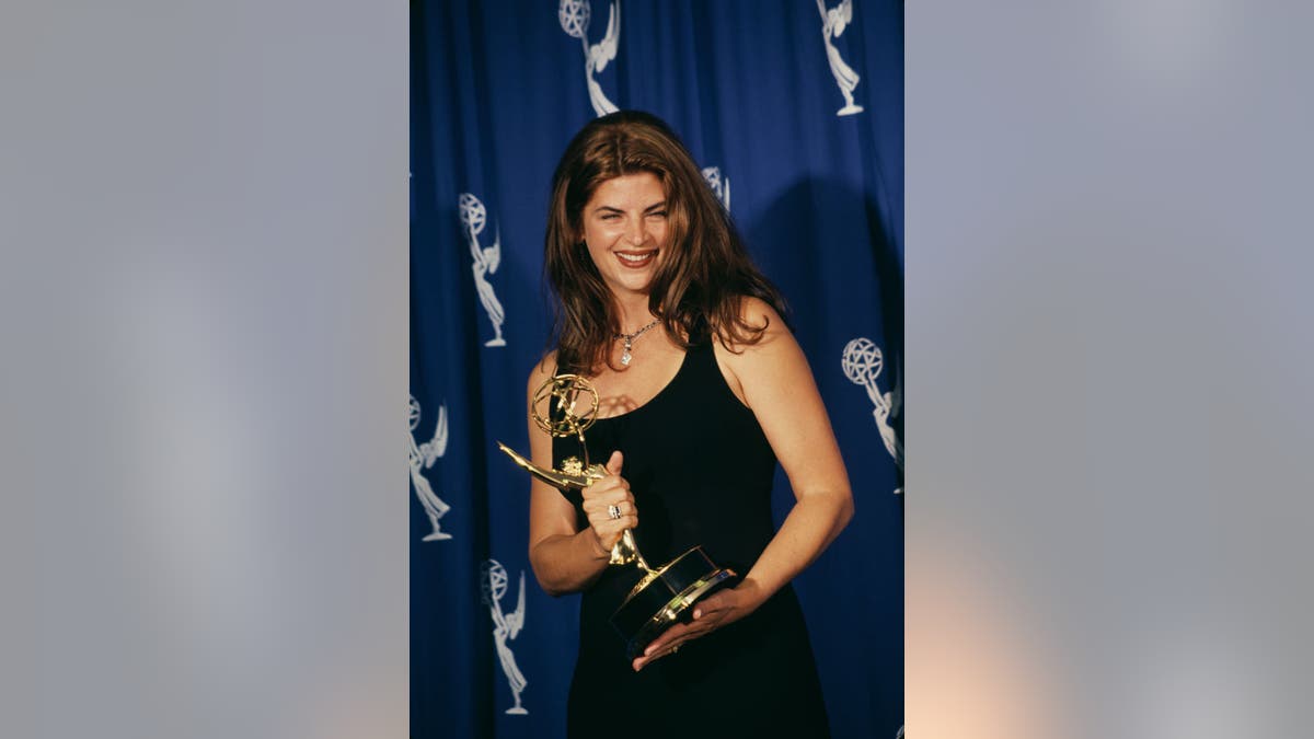Kirstie Alley holds Emmy award