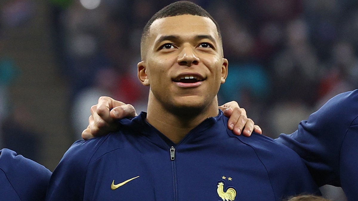 Kylian Mbappe sings the national anthem